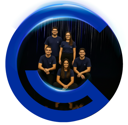 Equipe de gestão da Central Terceirizações. Cinco jovens profissionais uniformizados e sorrindo, representando a liderança e o corpo administrativo da empresa.